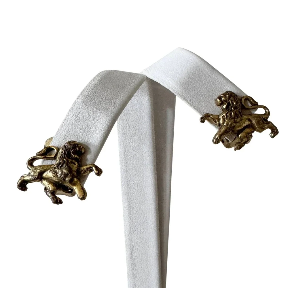 VNTG Brookcraft‎ Walking Lion Clip Statement Earrings Antique Gold Tone Figural